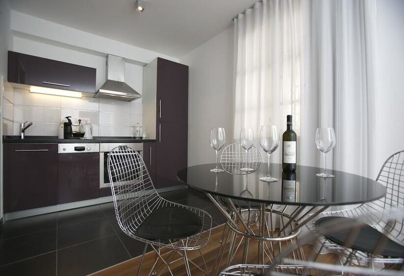 Deluxe Studio, Divota Apartment