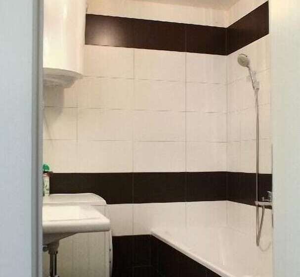 Deluxe Studio, Divota Apartment