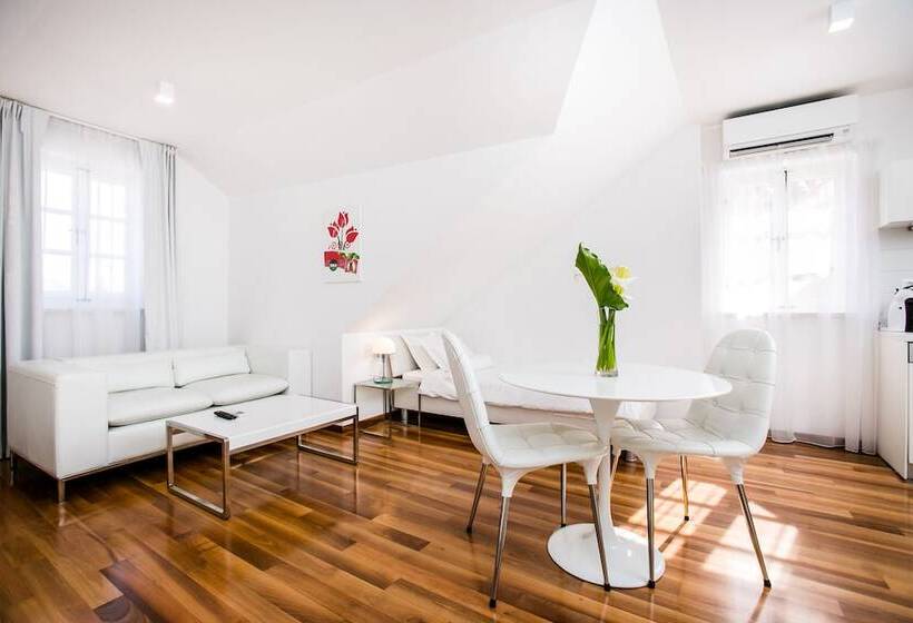 Superior Studio, Divota Apartment