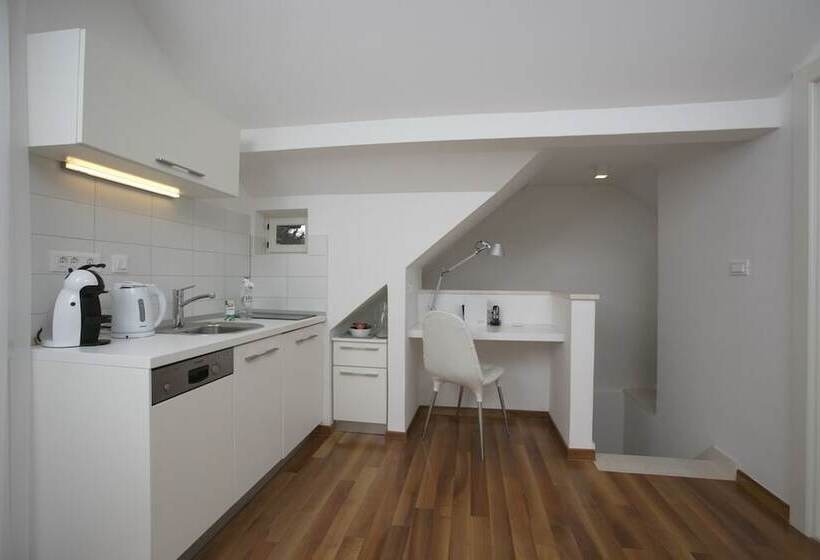 Superior Studio, Divota Apartment