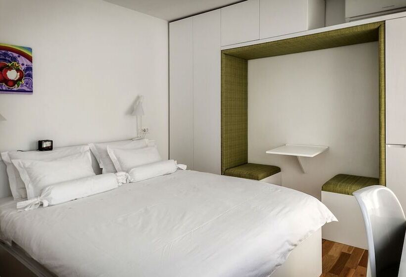 Basic Værelse med Balkon, Divota Apartment