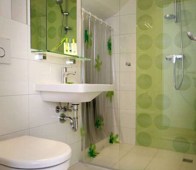 Basic Værelse med Balkon, Divota Apartment