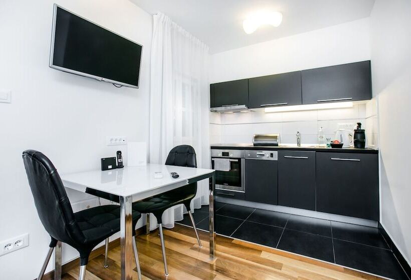 Standard Studio, Divota Apartment