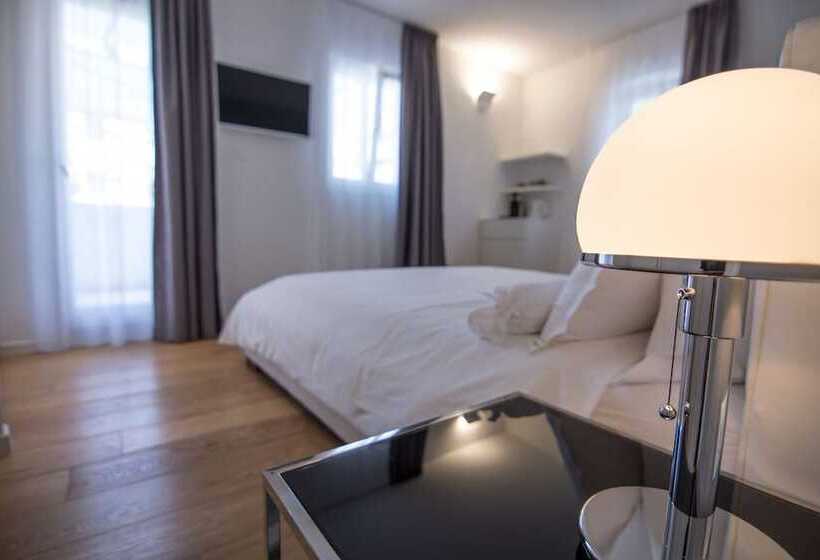 Comfort room with balcony, Divota Apartment