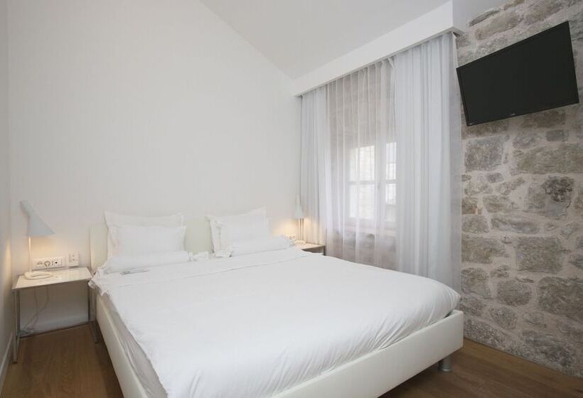 Deluxe Villa 3 Soveværelser, Divota Apartment