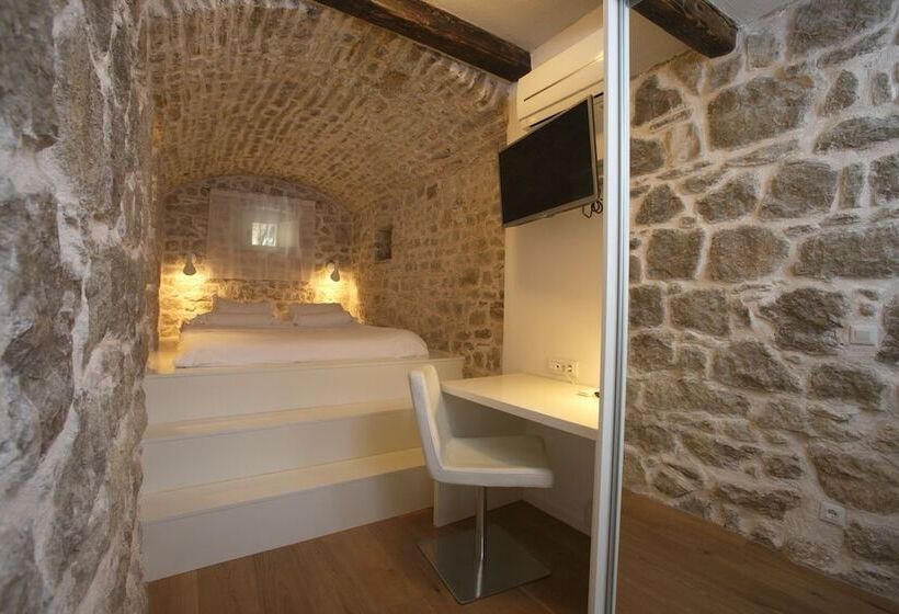 Deluxe Villa 3 Soveværelser, Divota Apartment