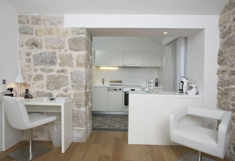 Вилла Deluxe 3 Спальни, Divota Apartment