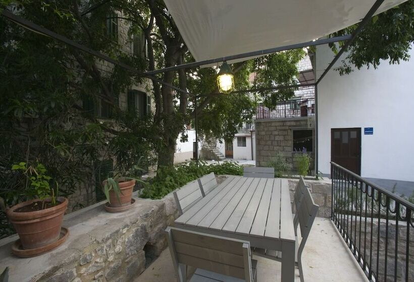 Вилла Deluxe 3 Спальни, Divota Apartment