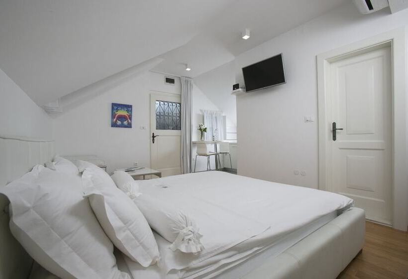 Superior studio with terrace, Divota Apartment