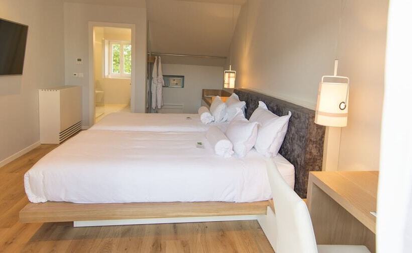 Deluxe Værelse m. Balkon, Divota Apartment