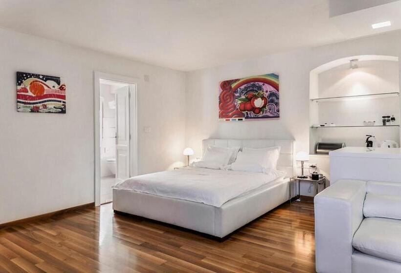 Deluxe Studio, Divota Apartment