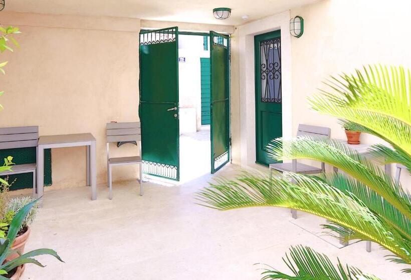 Deluxe Studio, Divota Apartment