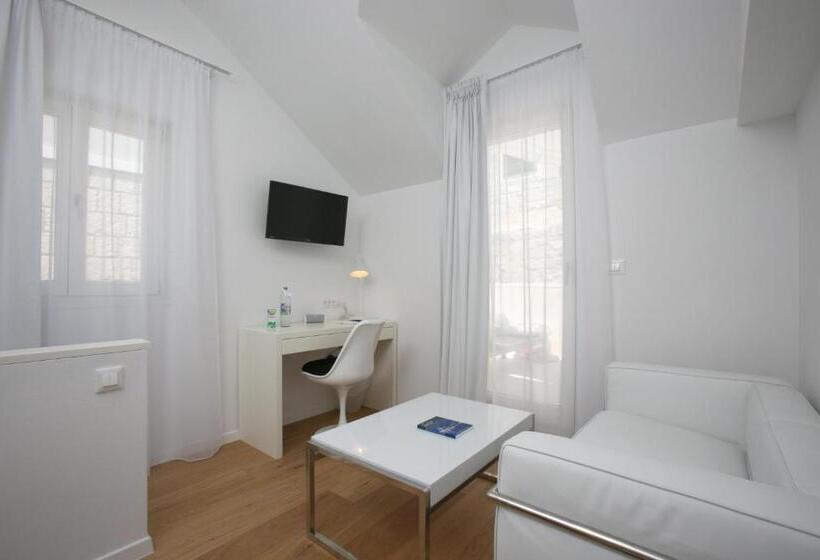 Номер Дюплекс, Divota Apartment