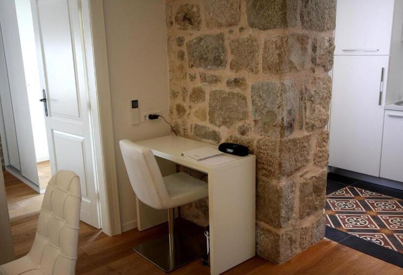 Deluxe Villa 3 Soveværelser, Divota Apartment