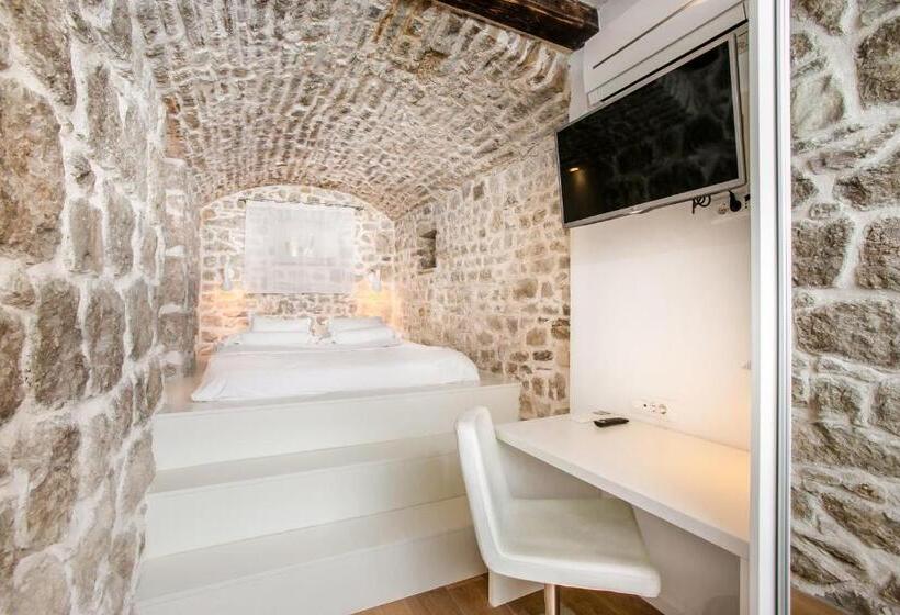 Вилла Deluxe 3 Спальни, Divota Apartment