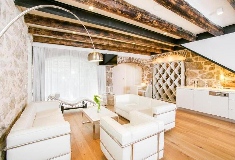 Deluxe Villa 3 Soveværelser, Divota Apartment