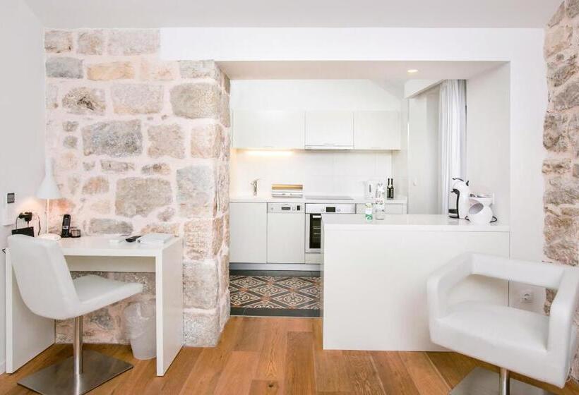 Deluxe Villa 3 Soveværelser, Divota Apartment