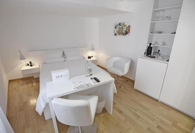 Номер Basic с Балконом, Divota Apartment
