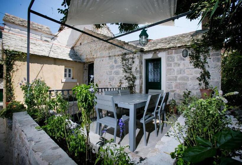 Deluxe Villa 3 Soveværelser, Divota Apartment