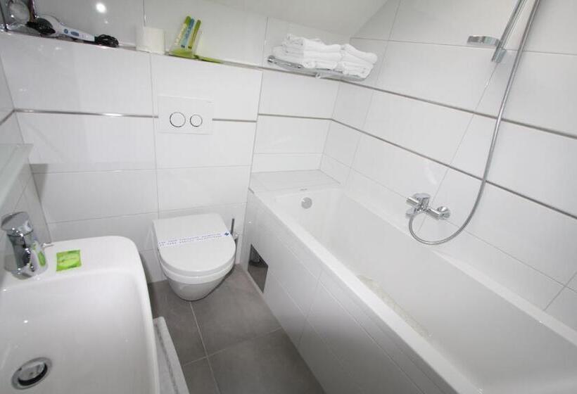 Deluxe Studio, Divota Apartment