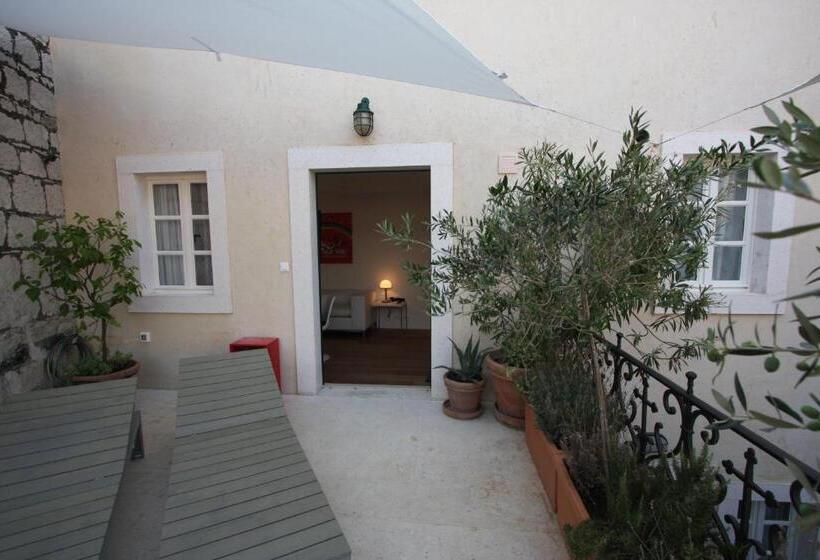 Deluxe Studio, Divota Apartment