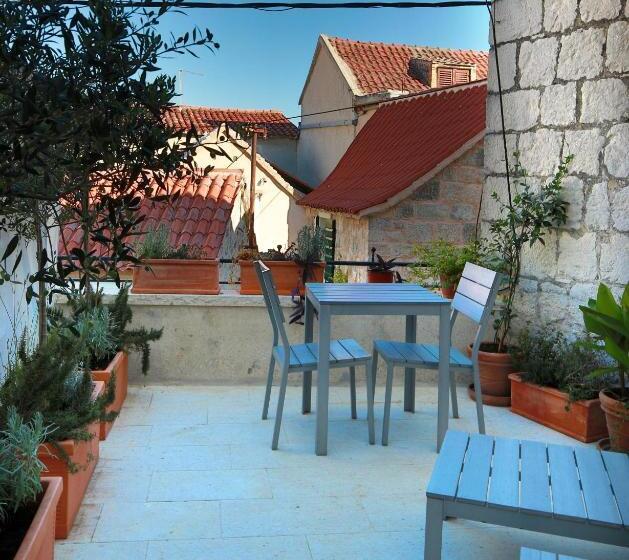 Deluxe Studio, Divota Apartment