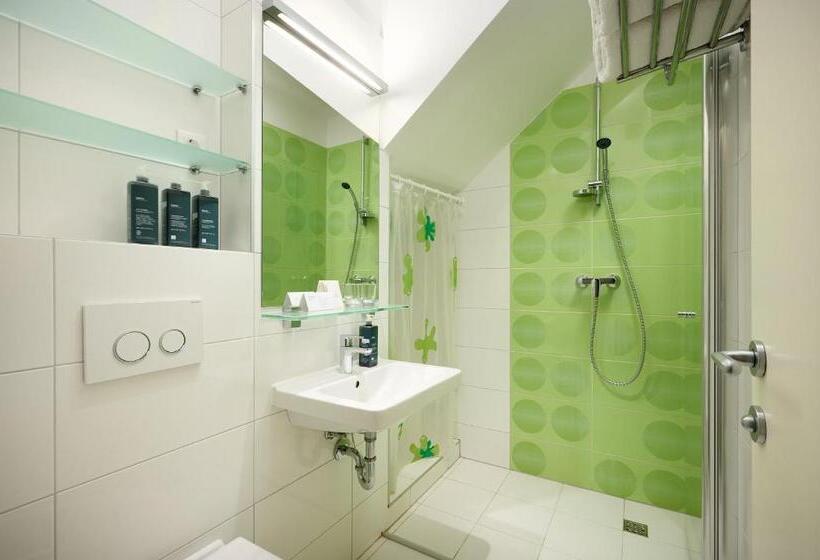 Basic Værelse med Balkon, Divota Apartment