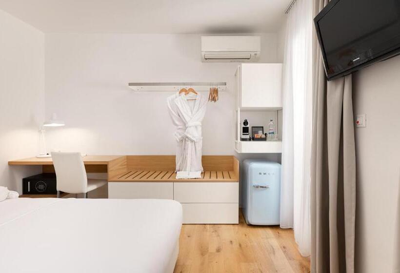 Basic Værelse med Balkon, Divota Apartment