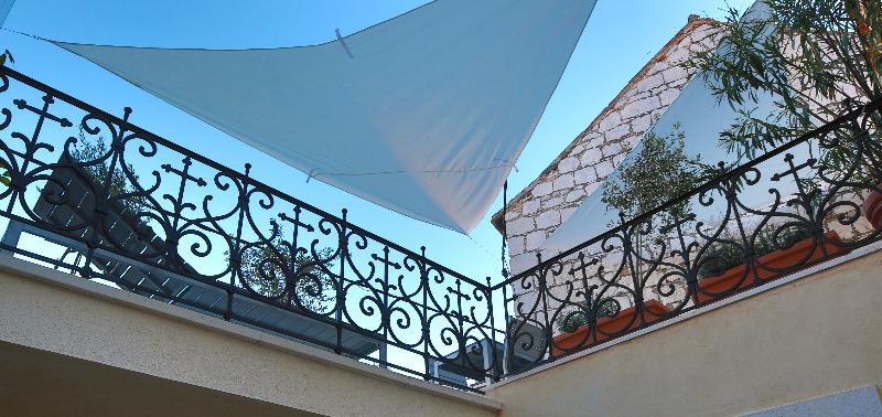 Deluxe Studio, Divota Apartment