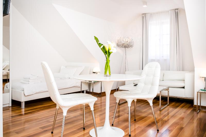 Superior Studio, Divota Apartment