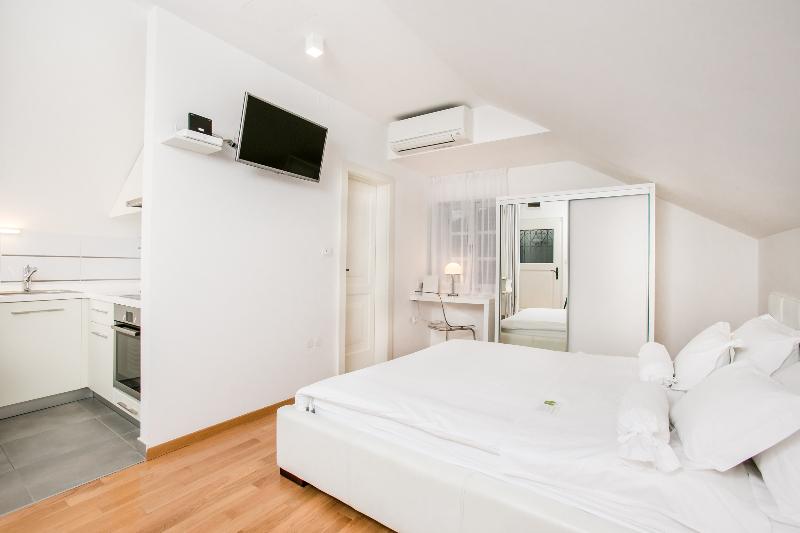 Superior studio with terrace, Divota Apartment