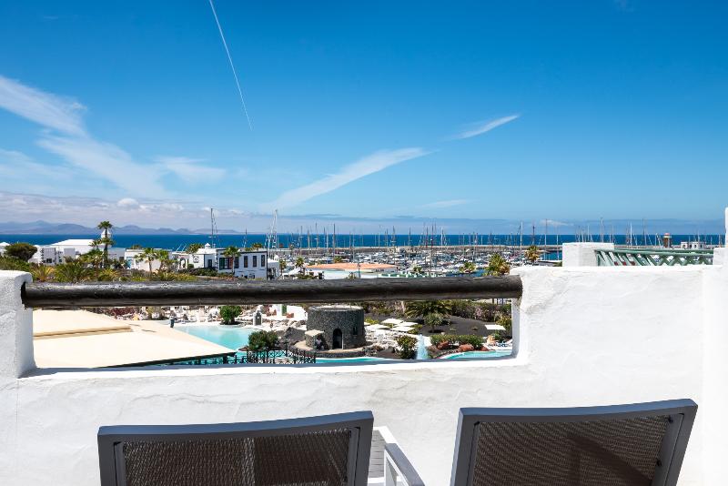 Номер Deluxe с Балконом, Divota Apartment