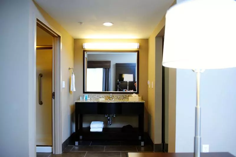 キングサイズベッドのスタンダードルーム, Hampton Inn Crystal River, Fl
