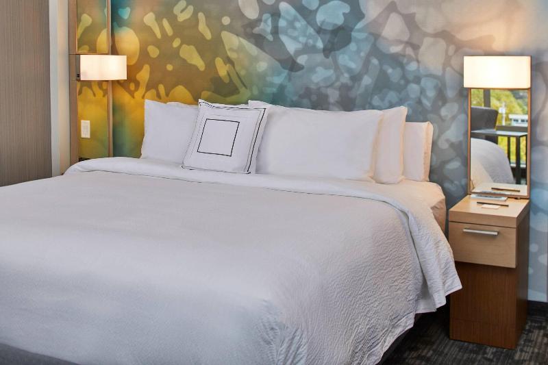 اتاق استاندارد سه نفره, Lishiuan