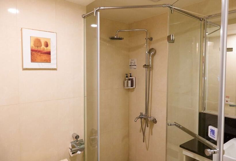 اتاق استاندارد سه نفره, Lishiuan