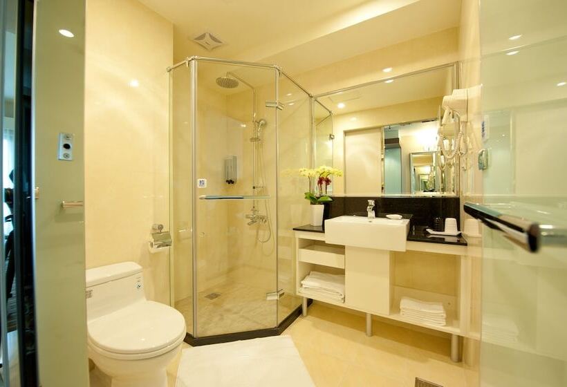 اتاق استاندارد سه نفره, Lishiuan