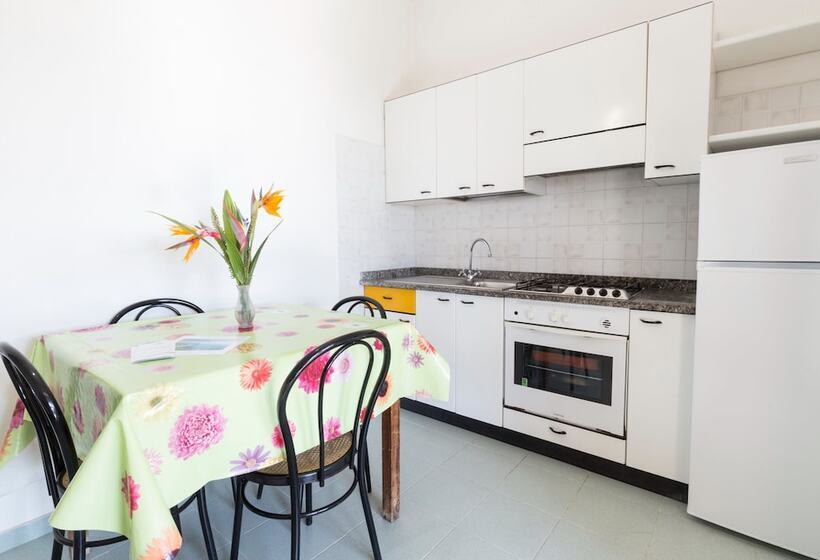 דירת חדר, Residence Esmeraldo