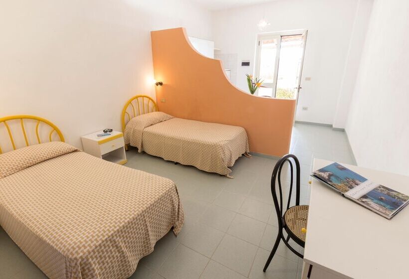 דירת חדר, Residence Esmeraldo