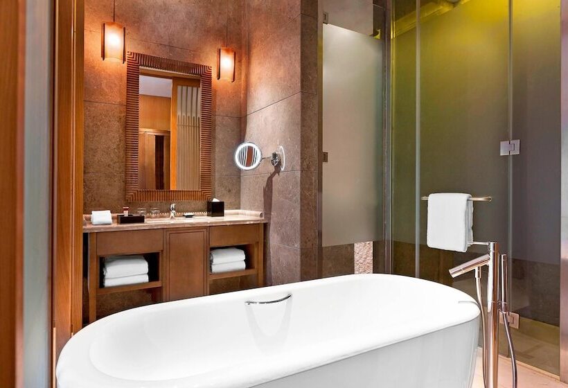 Номер Deluxe Вид на Сад, Sheraton Grand Hangzhou Wetland Park Resort