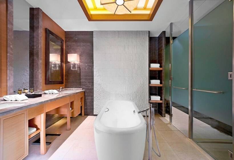 Люкс Повышенной Комфортности, Sheraton Grand Hangzhou Wetland Park Resort