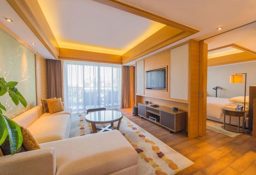 Люкс Повышенной Комфортности, Sheraton Grand Hangzhou Wetland Park Resort