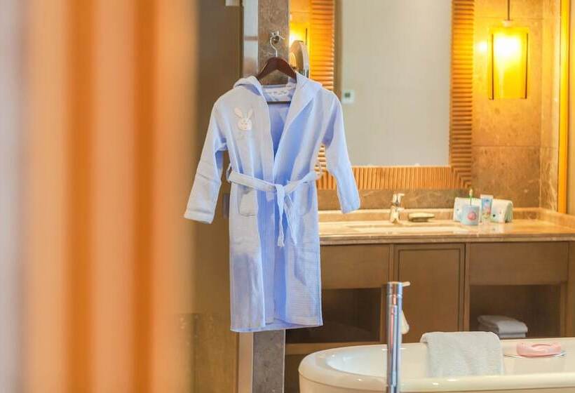 غرفة قياسية سرير مزدوج, Sheraton Grand Hangzhou Wetland Park Resort