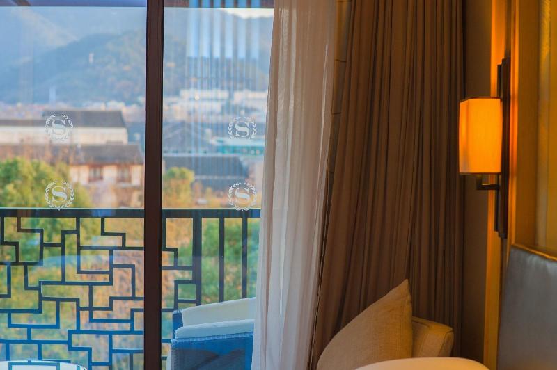 Номер Клуб Кровать Кинг, Sheraton Grand Hangzhou Wetland Park Resort