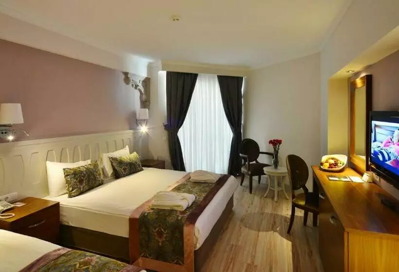 اتاق استاندارد با چشم‌انداز استخر, Side Crown Serenity All Inclusive