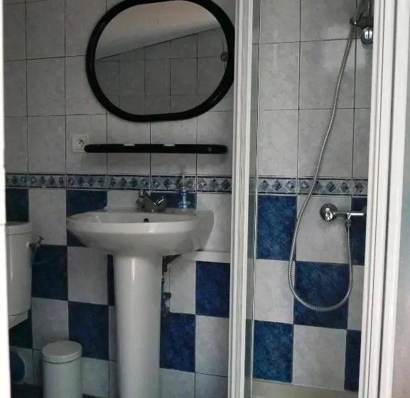 Standard Quadruple Room, Auberge Trabenia