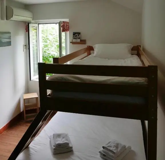 Standard Quadruple Room, Auberge Trabenia