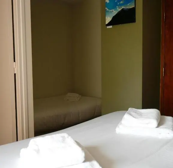 Standard Triple Room, Auberge Trabenia