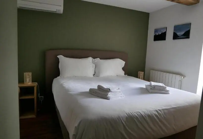 Standard Triple Room, Auberge Trabenia