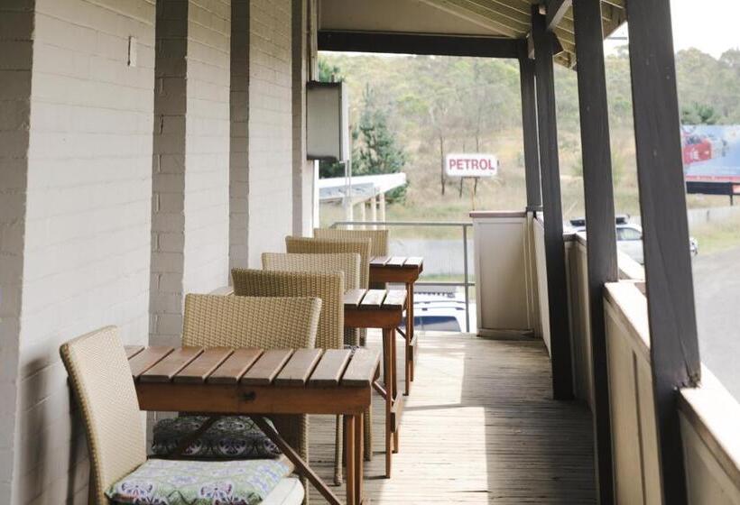 הכלכלה חדר לארבעה עם מקלחת משותפת, Royal Hotel Capertee