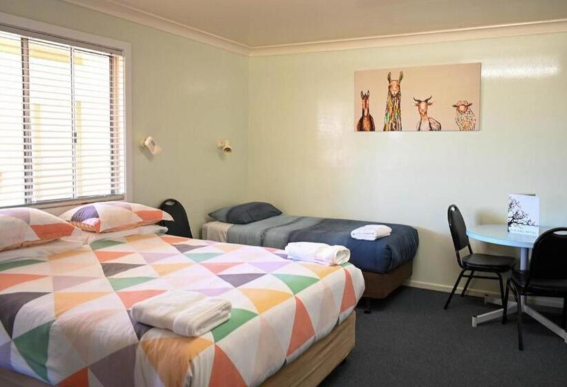 اتاق استاندارد سه نفره, Motel Blackall